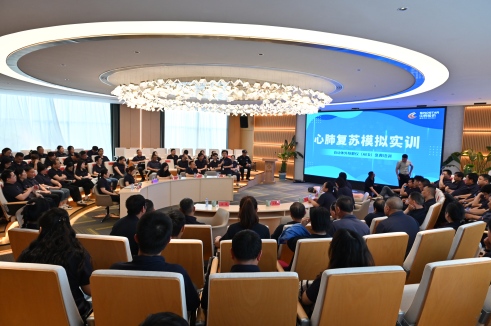 入夏在即，安全先行｜凯时集团股份发展AED与心肺复苏急救培训